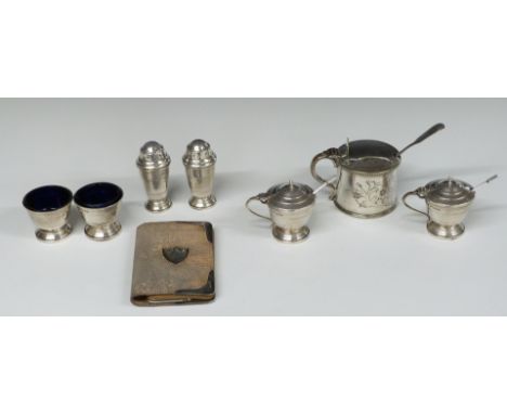 George VI Art Deco hallmarked silver six piece cruet set with blue glass liners and two spoons, Birmingham 1939, maker&nbsp;R