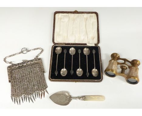 Cased set of hallmarked silver coffee bean spoons, weight 41g all in, Victorian hallmarked silver mother-of-pearl handled spo