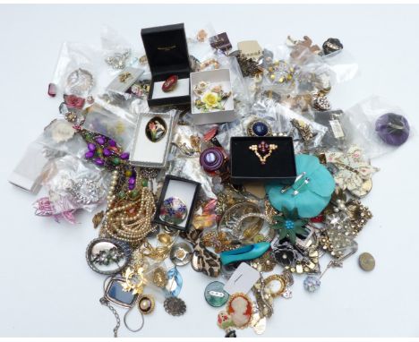 A collection of brooches including micro mosaic, enamel, rhinestone, marcasite, vintage, etc&nbsp;