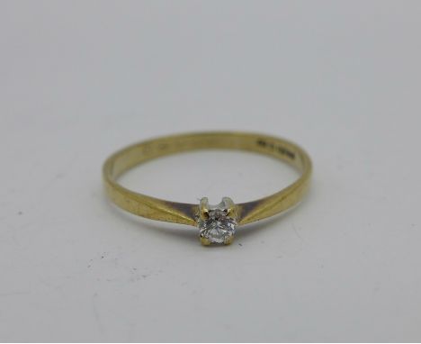 A 9ct gold and diamond solitaire ring, 0.8g, K
