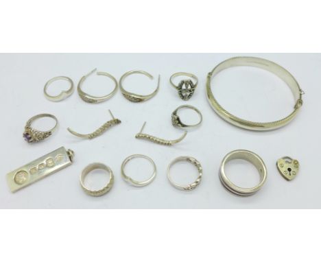 Silver jewellery including a bangle and seven rings, 67g