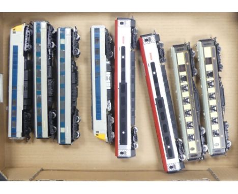 Collection of Tri-ang and Hornby OO gauge to include four car Pullman, two Alstom Pendolino first class carriages and two Pul