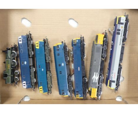 Collection of looser Hornby OO gauge diesel/electric locomotives to include R122 Hymek Class 35 D7093 BR Blue (missing front 