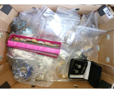 50 items / bags of costume jewellery - some bags may contain more than one item, so actual quantity may be higher.