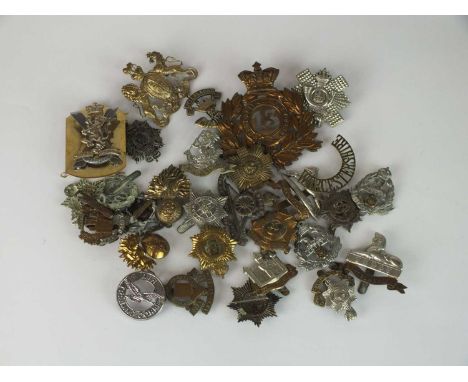 A collection of 30 assorted army badges to include "13th Regiment of Foot", Worcestershire etcCondition report: Please see ad