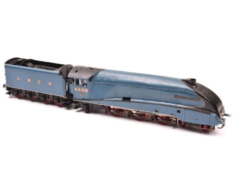 An electric powered 2-rail 'O' gauge LNER class A4 4-6-2 Tender Locomotive. 'Sir Nigel Gresley', RN 4498. A commercially manu