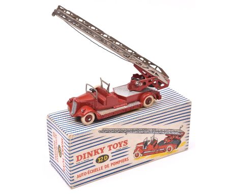 French Dinky Toys Auto-Echelle de Pompiers (32D). In bright red with silver enhancements with 360 degree turn two piece plate