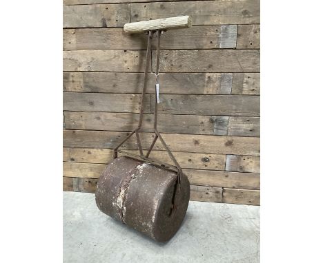 Victorian cast iron garden rollerDimensions: Height:&nbsp;97cm&nbsp; Length/Width:&nbsp;40cm&nbsp;