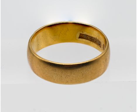 A 22ct wedding ring, hallmarked London 1961, gold weight 5.8g.