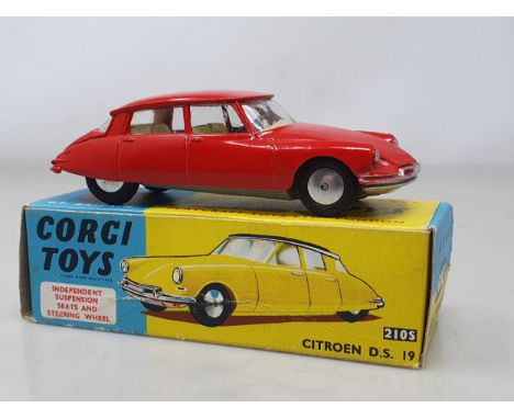 A boxed Corgi Toys No.210S red Citroen D.S.19, Nr M-M, box Ex plus