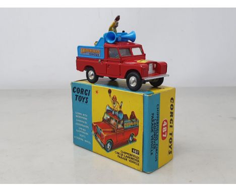 A boxed Corgi Toys No.487 Chipperfields Circus Parade Land Rover with figures, Nr M, Box superb