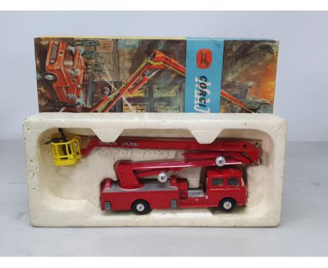 A boxed Corgi Toys No.1127 Simon Snorkel Fire Engine, Ex plus-Nr M, box Ex