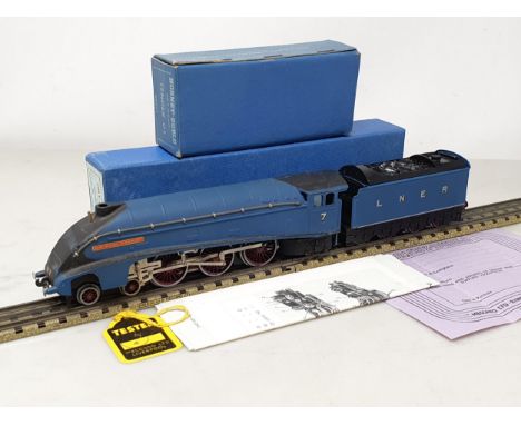 A boxed Hornby Dublo EDL1 'Sir Nigel Gresley' 1/2 inch version with rounded nameplates, M, has been very lightly used, tender
