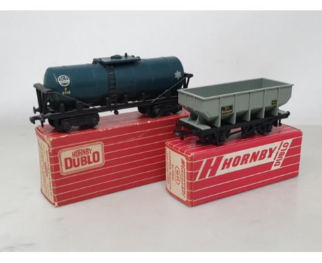 A boxed Hornby Dublo 4685 Caustic Liquor Tank and a 4644 Hopper Wagon, both in mint condition, hopper is unused. Hopper box N