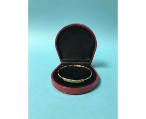 An 18ct gold bangle, 7.5g