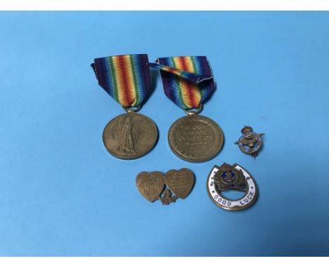 Two First World War medals and a sweetheart brooch etc.