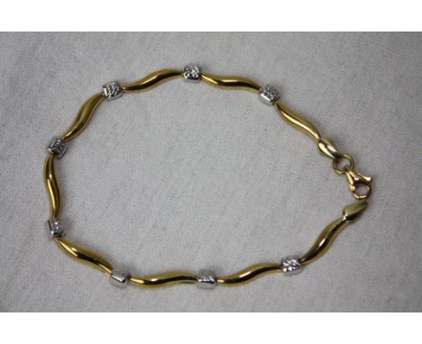 This Is A Luxury 9ct Yellow And White Gold Bracelet With White Diamond Cut Link, 3.2g & 7.25'' Length. This Item Comes With I