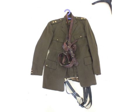 A Lieutenants British Army No 2 Dress uniform with associated leather webbing