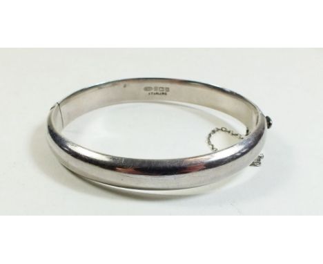 A silver hinged bangle