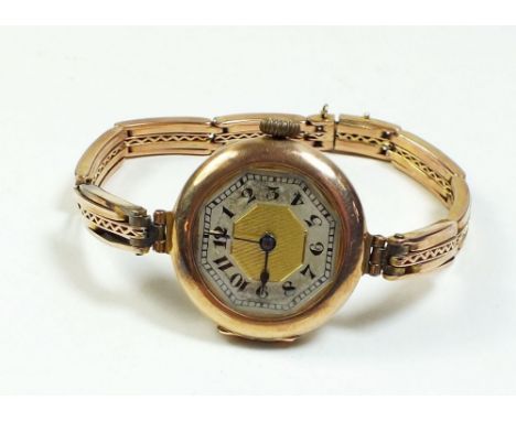 An Edwardian 9 carat gold ladies wrist watch and strap - 20g total weight