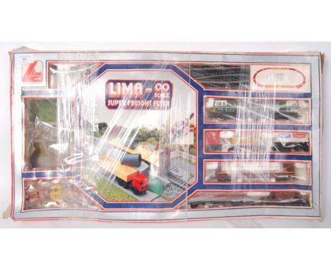 An original Lima '00' scale Super Freight Flyer train set 5007A. Contents unchecked &amp; within its original box.&nbsp;
