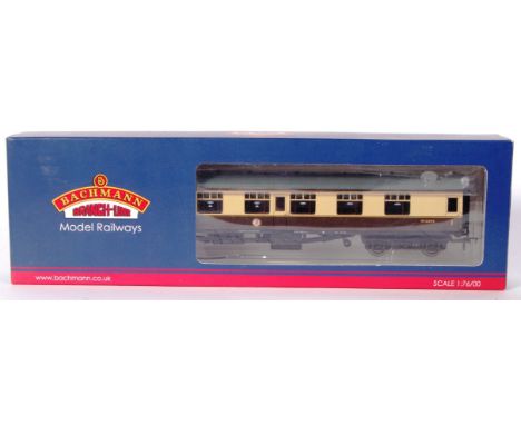 An original Bachmann BR MK1 coach First class Corridor. 39-154B. Within its original box.&nbsp;