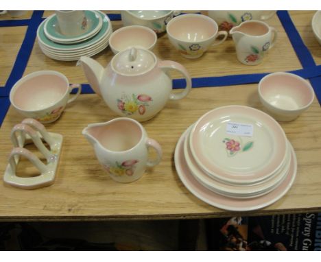 A quantity of Susie Cooper 'Printemps' pattern breakfast tableware to inc a toast rack (13)