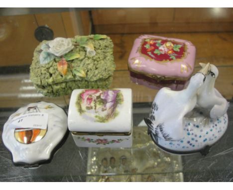 A quantity of trinket boxes