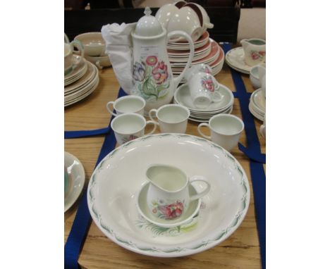 A Susie Cooper 'Parrot Tulip' pattern coffee service and bowl (16)