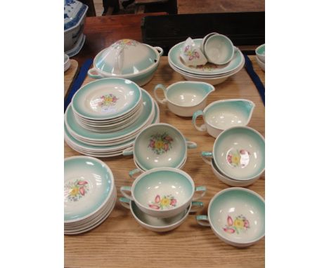 A Susie Cooper 'Swansea' pattern dinner service to inc tureen, plates, bowls etc (39)
