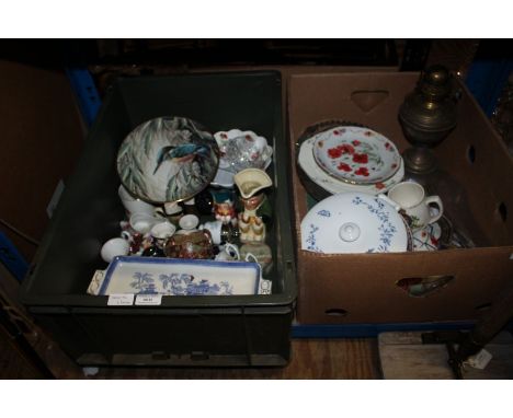 Collection of mixed ceramics and items, to include a Royal Creamware ribbon plate, a brass oil lamp, heavy glass fruit bowl, 