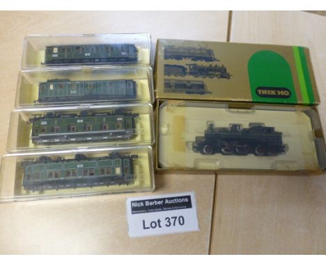 Die-cast : Trix Ho - Engine and 4 carriages, all boxed, good cond.