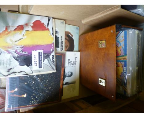 Records : A case of 30+ Bob Dylan albums, all seem to be in good/vgc.