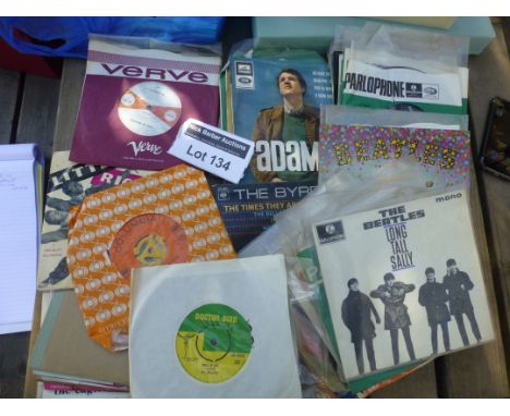 Records : Nice cast of 7" singles incl Rolling Stones/Beatles, incl Magical Mystery EP, The Skatalites, The Deacons, Donovan 