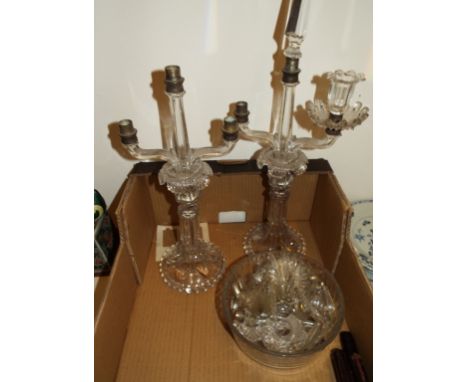 A pair of glass lustres, a pair of white overlaid cranberry glass lamps, and an opaque glass lamp (damages) (box) Condition r