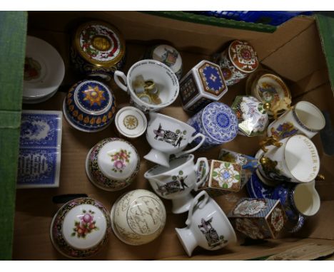Trinket dishes and pots, commemorative ware etc 