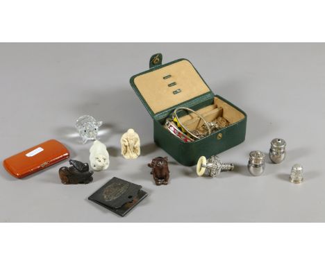 A small quantity of silver items to include cruet assayed Birmingham 1973, silver thimble Birmingham 1964, netsuke etc