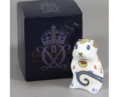 A boxed Royal Crown Derby paperweight, new year mouse number 483 of 1000, gold stopper, first quality. Condition Report. To b