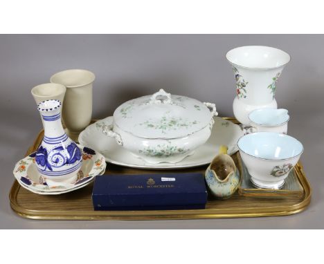 A tray lot of collectable china to include Royal Worcester, Shelley and Aynsley examples.