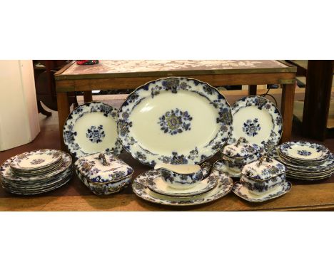 A Gresham part dinner service to include three serving dishes, dinner plates, side plates, sauce boat etc.