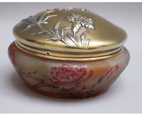 French Art Nouveau box in pate de ferre, with silver lid, French, sterling silver, um 1890. 14x8cm