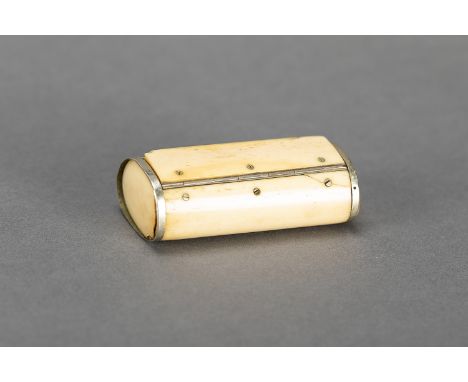 Snuff box in round cylindrical shape, with metal mounts, one lid; early 19th Century. 8x5cm
