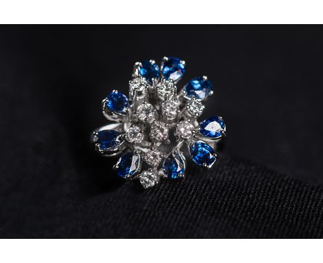 White Gold Ring 750,with Ceylon Sapphires and Diamonds  of 0,75 carat colour D-F, VSI