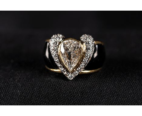 Gold Ring with enamel and diamond in hard shape with 3 carats colour J, and 0,7 carat small diamonds