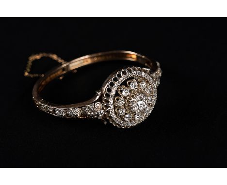 Gold Bracelet  with diamonds of 4,6 carat, very fine open work and engraved decorations .