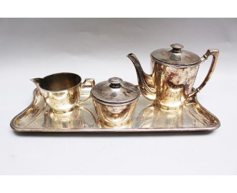 Silver tea set comprising 4 pieces, silver 915/1000 designed 1950; 802g. Dimensions: 36x16.5cm; 13cm height