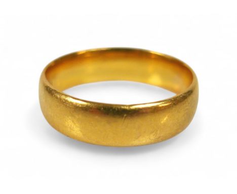 A George V 22ct yellow gold wedding band ring, 18 by 4.6mm, size K, 4.1g.