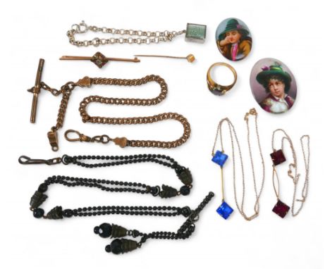 An assortment of jewellery, to include a gilt ring, size R, surace tests to approximately 14ct, 5.5g, a 9ct brooch, 3.3g, a p