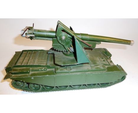 Britains set 2175, 155mm Gun on Centurion Chassis matt green finish (G, no ammunition or shellcase, gun barrel slightly bent,