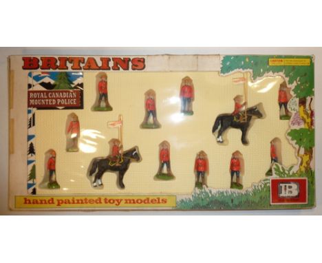 Britains plastic Eyes Right set 7695 Royal Canadian Mounted Police 1976, mounted figures on horse at halt, foot figures later